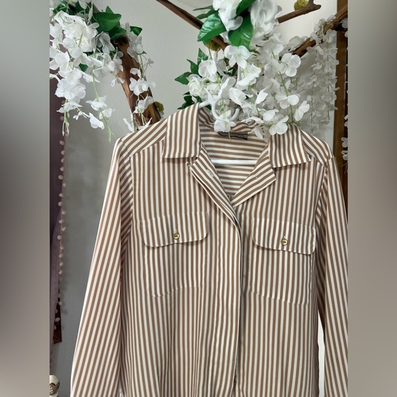 VINTGE Beautiful Button Down Blouse - Picture 3 of 6